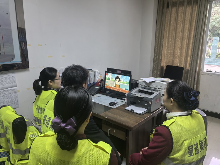 11.6+八角站+八角站组织观看警示教育片 筑牢廉洁“防护墙”.jpg