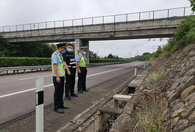 6.23+路产管护大队+绵阳管理处开展高速公路“一路三方”安全隐患排查_副本.jpg