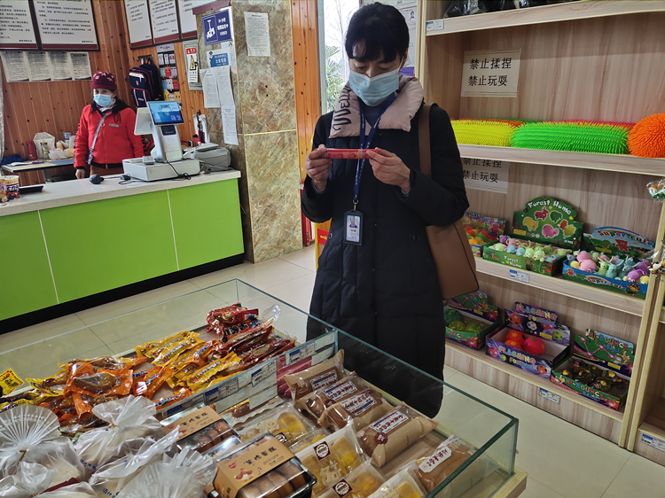 1.11+廖家湾停车区+廖家湾停车区邀请三台县食药监局开展食品安全检查_副本.jpg