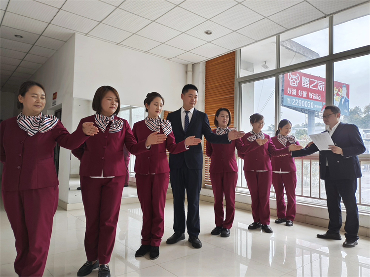 3.15+仙海站+仙海收费站开展优质文明服务培训活动.jpg
