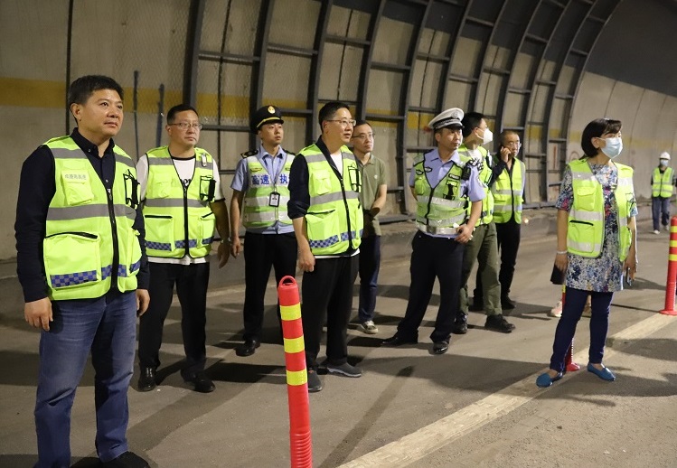 成德南高速云顶山一号隧道养护施工攻坚战取得阶段性胜利