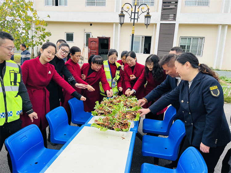 11.29+游仙长明站+长明站开展凝心聚力 携手同行团建活动2.jpg