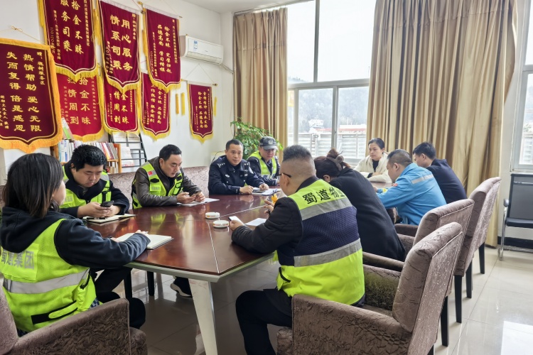 3.19+槐树服务区+槐树服务区联合高速公安召开联勤联动安全工作会议.jpg
