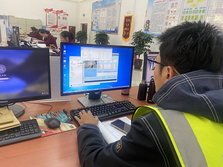 4.2+稽查机电大队+公司机电大队组织开展收费车道软件计费模块及治超软件维护工作.JPG
