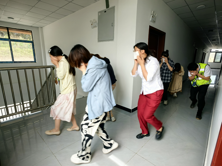 4.27+鸣龙站+鸣龙收费站开展火灾应急演练活动.png