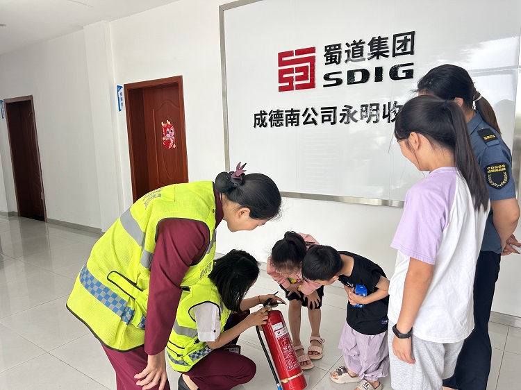 6.1+永明+永明收费站 “童” 享安全知识，共筑欢乐六一.jpg