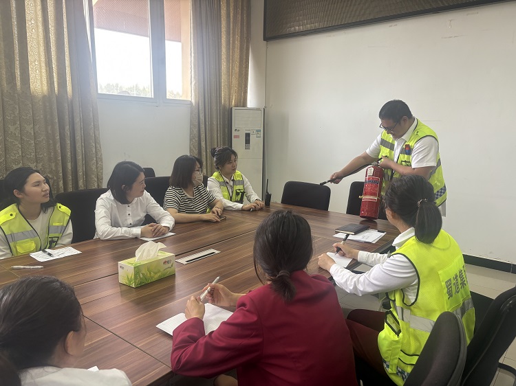 6.9+盐亭站+盐亭收费站组织开展消防安全培训.jpg