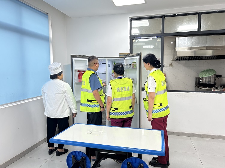 ‌6.22+永明+永明收费站开展夏季厨房专项整治筑牢食品安全防线.png