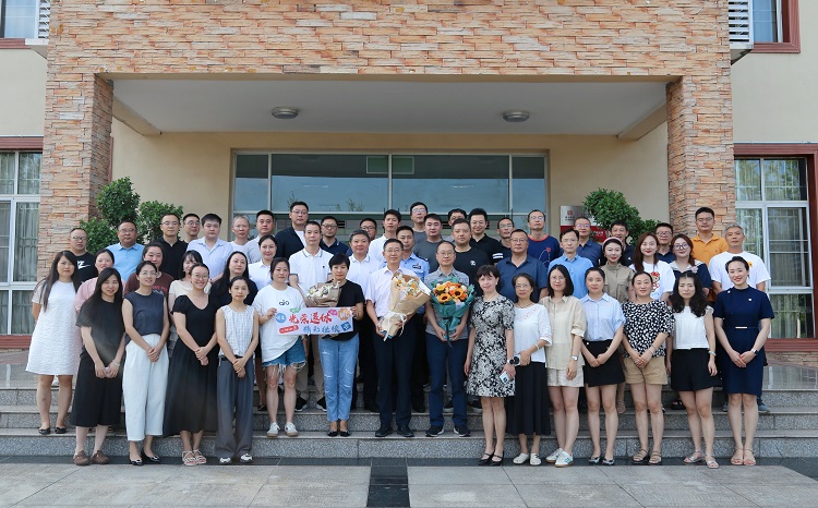 庆七一 忆峥嵘 传薪火 ——成德南公司举办职工荣休会暨专题党课活动
