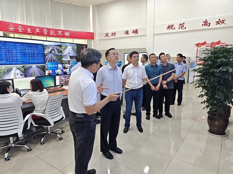 9.19+收费管理部+蜀道集团总工程师黄兵一行赴成德南公司调研运营管理工作.jpg