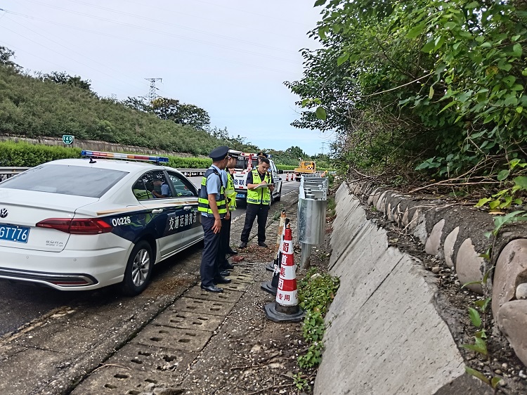9.23+路产管护三大队+绵阳管理处“一路三方”开展国庆、中秋节前安全隐患排查.jpg