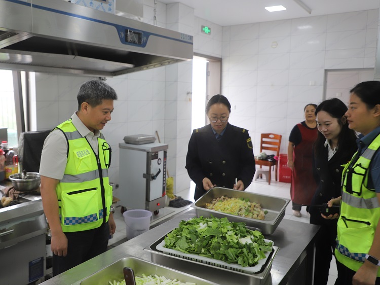 成德南公司党委副书记、董事、总经理杨勇检查督导公司中秋国庆服务保障工作