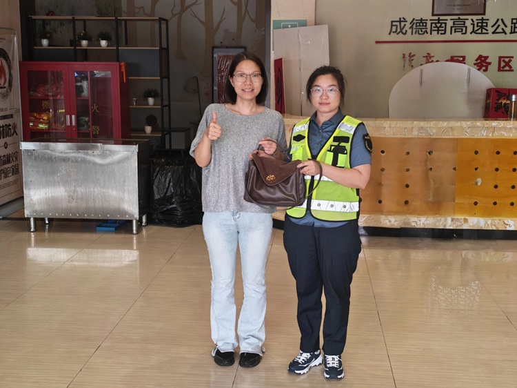 10.5+盐亭服务区+盐亭服务区拾金联动 用行动践服务初心.jpg