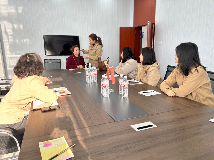 11.19+永明+永明站开展女性员工职业化妆课程培训.jpg