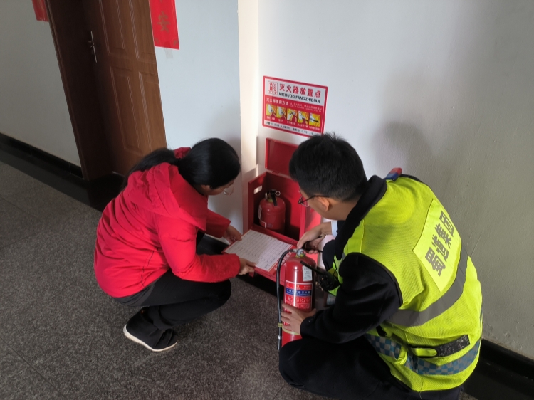 11.28+义兴站+义兴收费站开展消防安全检查工作_副本.jpg