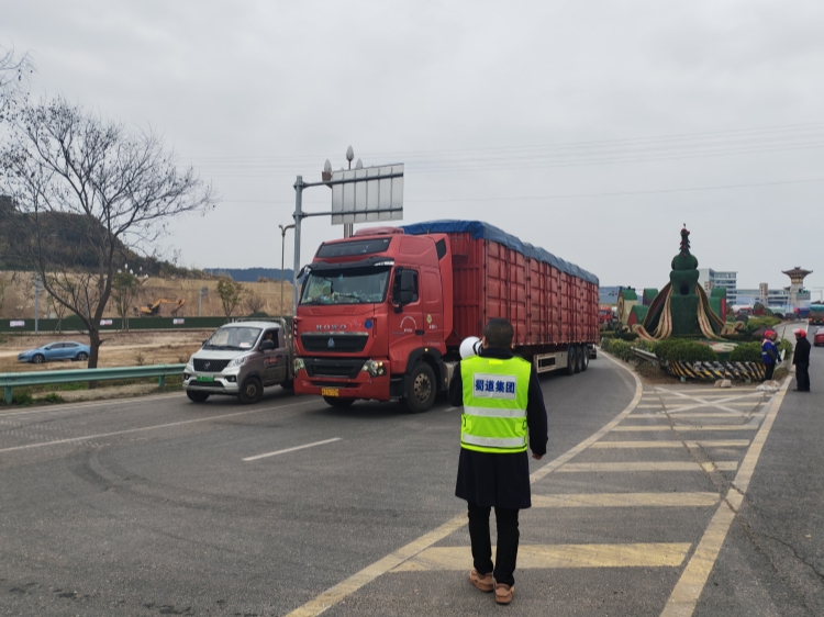 1.20+盐亭站+盐亭收费站：高效应对网络故障 全力保障道路畅通_副本.jpg