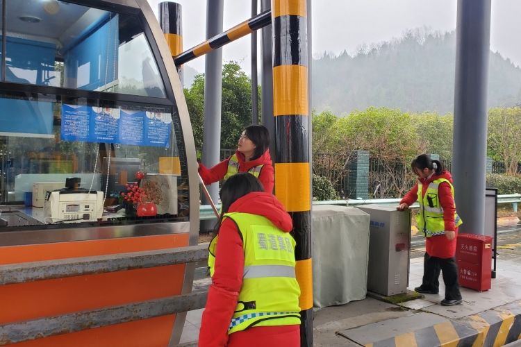 1.26+槐树站+槐树收费站开展环境卫生大扫除活动_副本.jpg