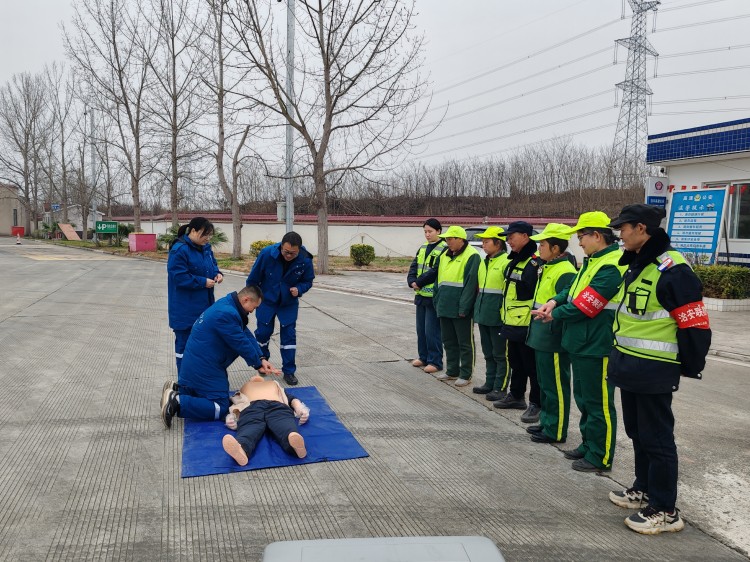 2.4+廖家湾停车区+廖家湾停车区开展急救专项培训—筑牢出行安全防线.jpg