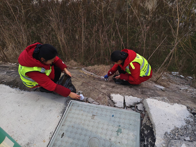 2.24+鸣龙站+鸣龙收费站洁净站区护畅通 节后清整焕新颜.png