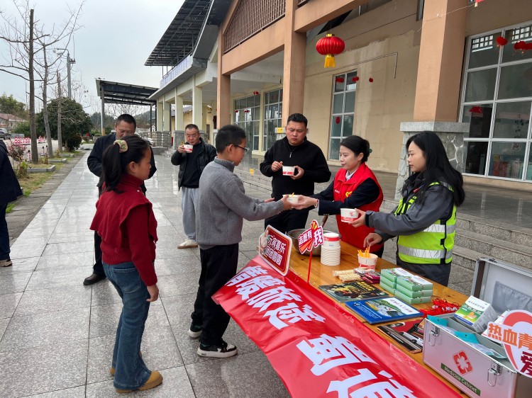 3.3+槐树服务区+绵阳管理处服务（停车）区开展“元宵暖意满旅途 高速服务传温情”元宵活动.jpg