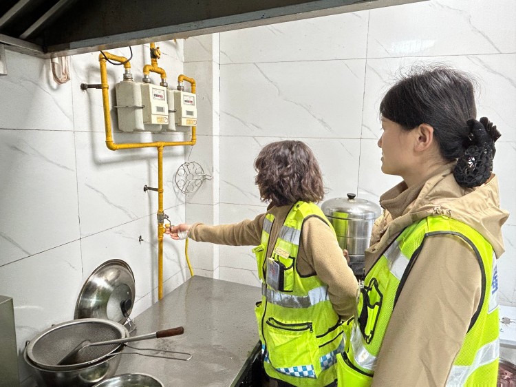 3.10+永明+永明收费站开展食堂安全专项检查.jpg