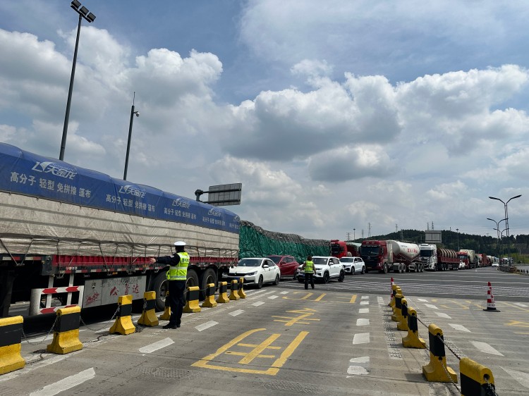 4.1+长明+警路联动速响应 应急分流显担当.jpg