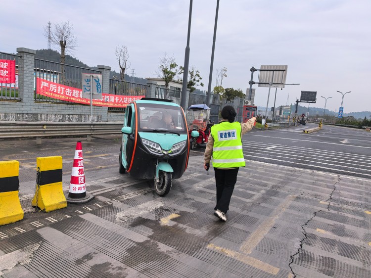 4.1+长明+游仙长明收费站严守入口防线 守护高速安全.jpg