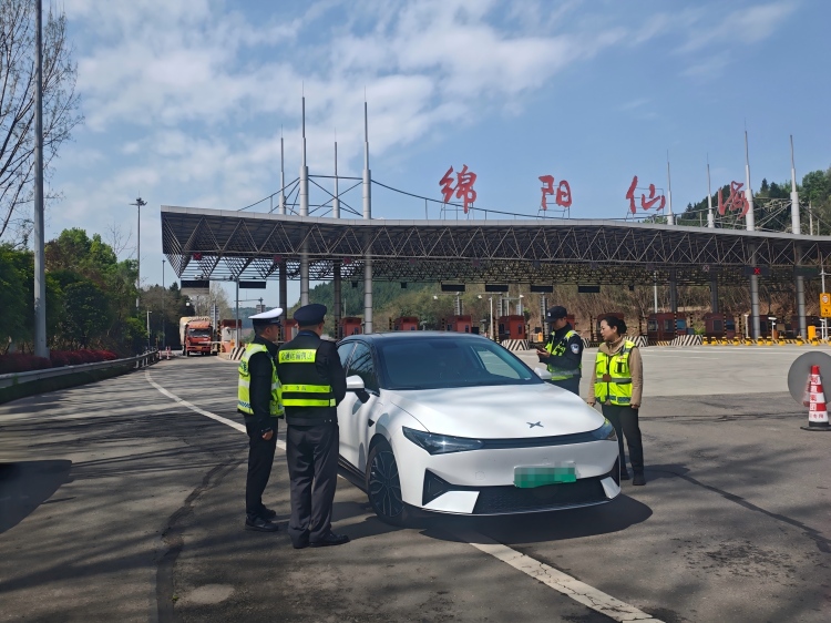 4.1+仙海站+清明护航保畅通 一路三方筑防线(1).jpg