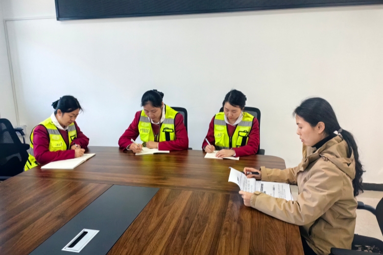 4.2+鸣龙站+鸣龙收费站开展通行费发票“纸改电”专项培训_副本.jpg