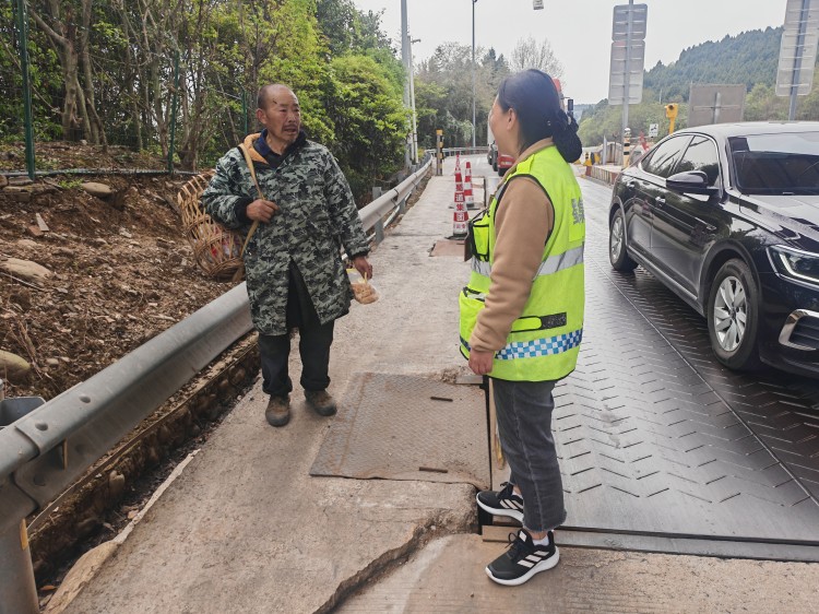 4.4+仙海站+清明坚守护-平安 暖心救助除隐患.jpg