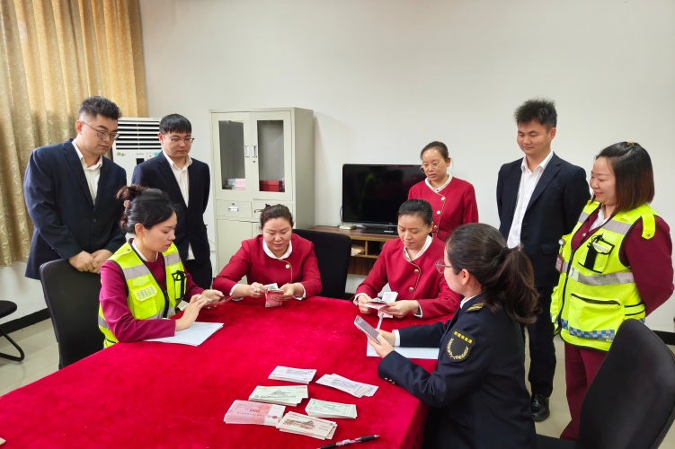 4.22+八角站+八角站开展收费业务知识竞赛.jpg
