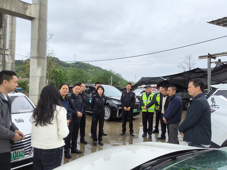 4.28+一大队+金堂管理中心配合四川省交通运输综合行政执法总队（高速公路管理局）勘察涪江特大桥桥下空间1.jpg