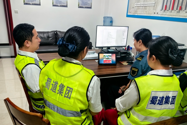 6.10+鸣龙站+鸣龙收费站组织观摩应急演练 筑牢安全防线_副本.jpg
