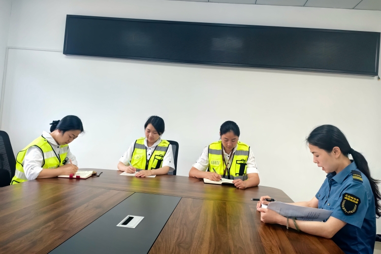 6.11+鸣龙站+鸣龙收费站开展国际档案日宣传学习_副本.jpg