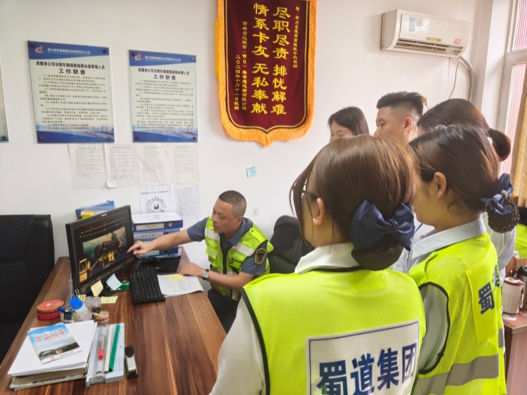 6.15+盐亭站+盐亭站组织观看安全应急科普视频 筑牢高速行车安全防线_副本.jpg