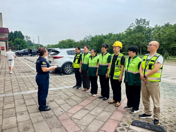 6.16+东塔服务区+东塔服务区开展有限空间作业安全事故应急演练.jpg