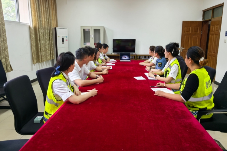 6.24+八角站+八角站组织观看警示教育片 筑牢廉洁防线_副本.jpg