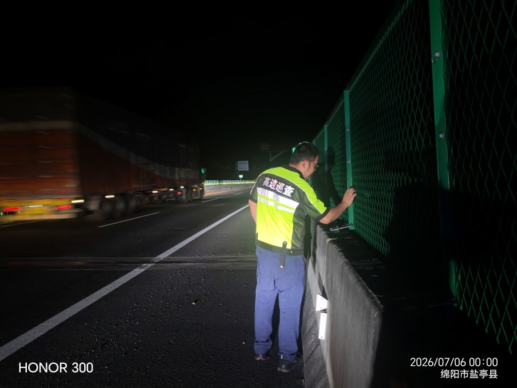 7.6+路产管护三大队+绵阳管理中心全力保障震后道路安全畅通.jpg