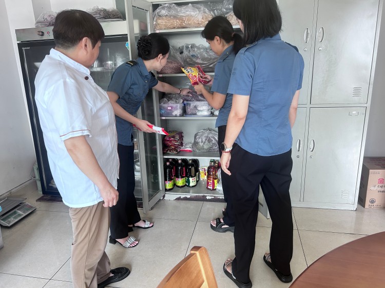 7.8+游仙高新区站+游仙高新区收费站筑牢食品安全防线&nbsp;守护职工“舌尖上的安全”.jpg